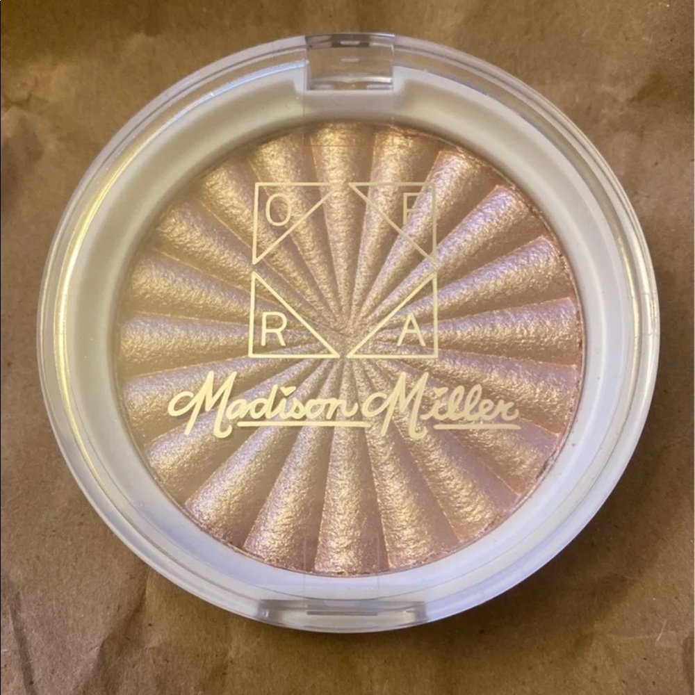 NEW Ofra Madison Miller Highlighter Sea Shimmer